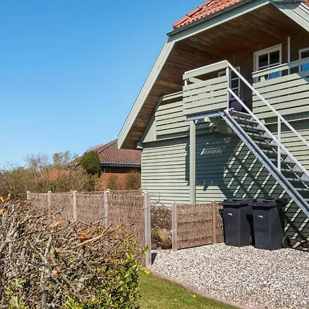 4 Person In 아파트 *