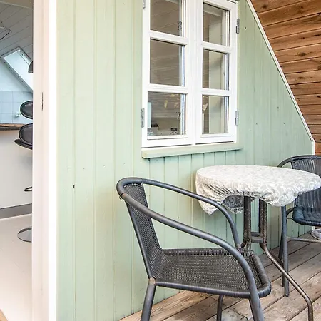 4 Person In 아파트 *