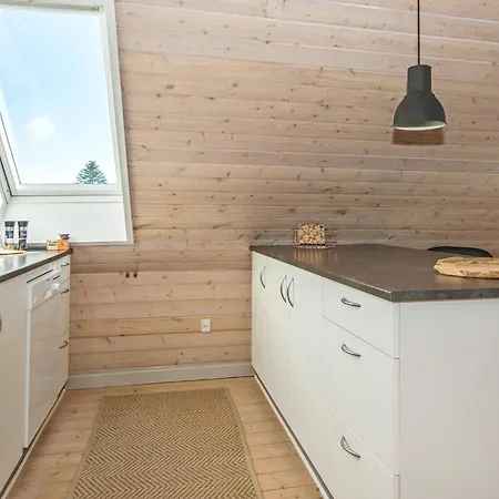 4 Person In 아파트 *